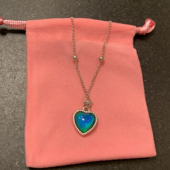 Fun Color-Changing Mood Heart Pendant Necklace, Silver Chain - Retro Gift! NEW - Picture 10 of 10